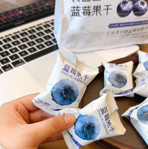 这款蓝莓干来自长白山，在东北三省各大机场都有售卖，看着配料表比脸还干净 ‼这款〖莓日悠果长白山蓝莓果干〗配料只有蓝莓、蓝莓汁纯天然无添加的蓝莓果干，让你一年四季都能补充到维生素！125克/袋，一组两袋 商品图4