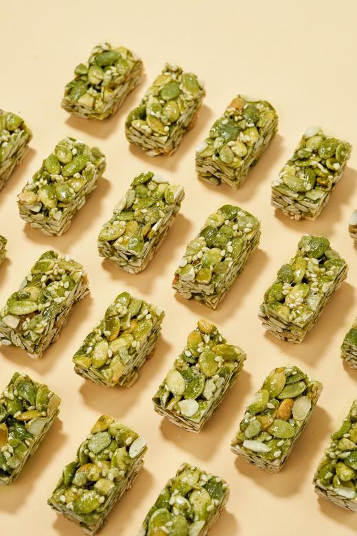 2袋装加赠1袋！【南瓜籽仁酥】零食新宠 脆而不硬 甜而不腻 麦芽糖代替白砂糖 营养丰富更健康 商品图4