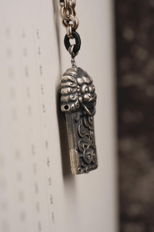 手工雕刻狮子银牌 商品图6