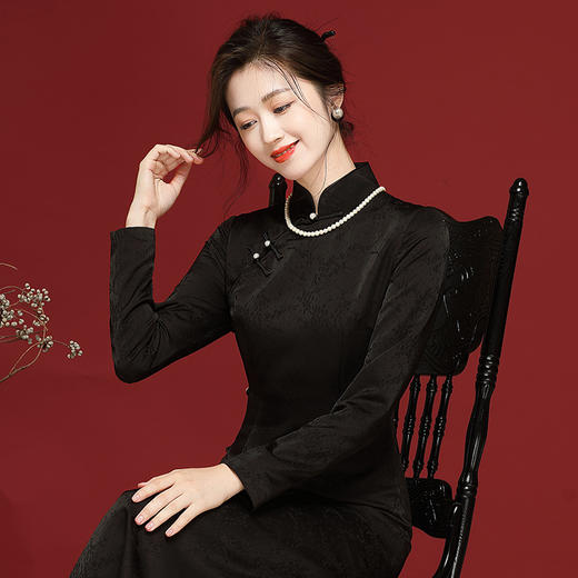 OY-24322长袖旗袍秋装2024年新款中国风黑色缎面提花日常改良长款24322 商品图3