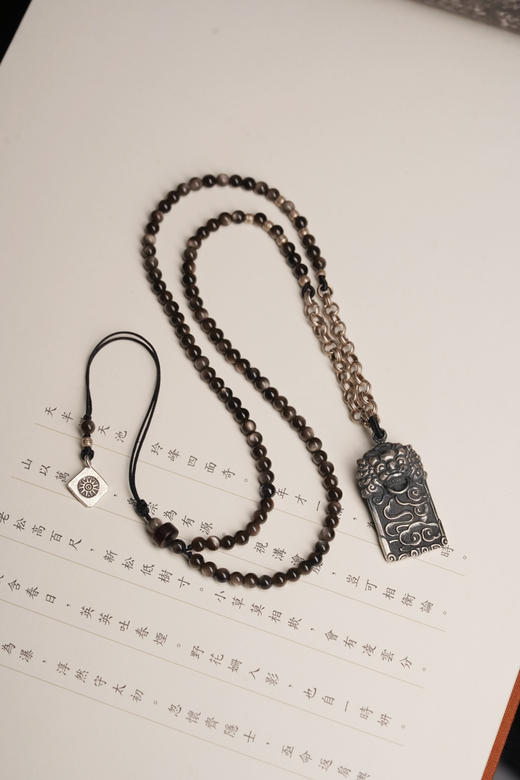 手工雕刻狮子银牌 商品图3