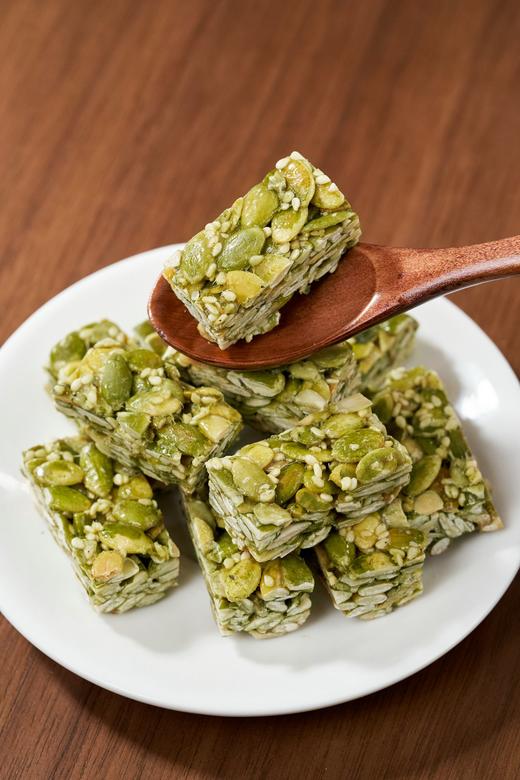 2袋装加赠1袋！【南瓜籽仁酥】零食新宠 脆而不硬 甜而不腻 麦芽糖代替白砂糖 营养丰富更健康 商品图1