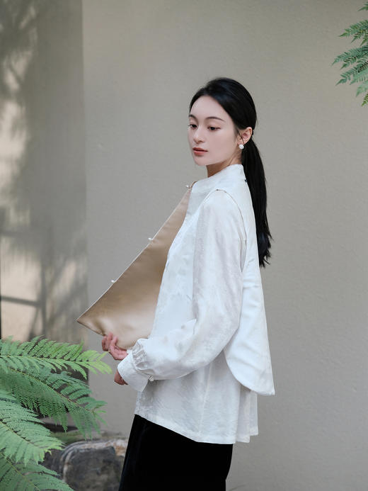 盛唐牡丹| 凝脂色花锦缎菊花纹马甲 商品图2