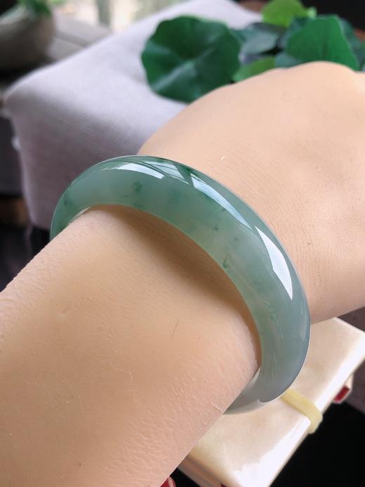 58.4mm正圈翡翠手镯 商品图3