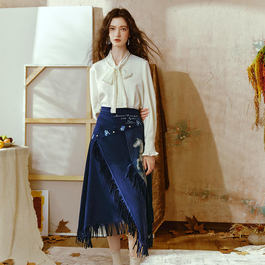 两三事梵高文艺心犹在野2024秋新款复古印花刺绣流苏不规则半身裙 商品图1