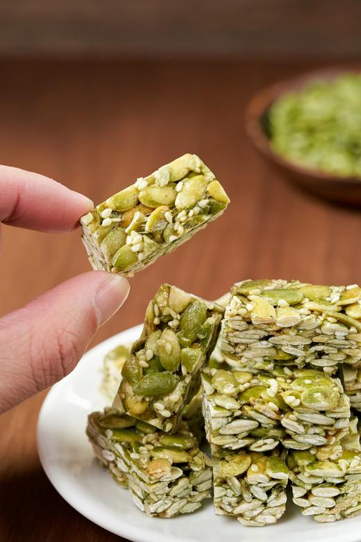 2袋装加赠1袋！【南瓜籽仁酥】零食新宠 脆而不硬 甜而不腻 麦芽糖代替白砂糖 营养丰富更健康 商品图3