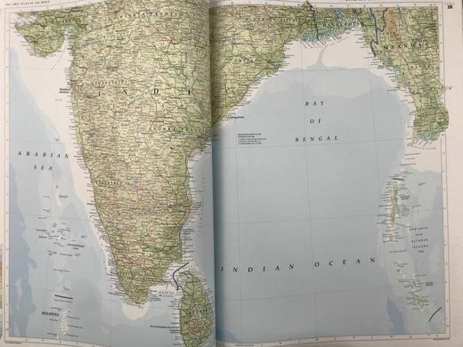 47*33cm特装本！泰晤士世界综合地图集 数百幅彩色插图与地图 精装带书匣 商品图13