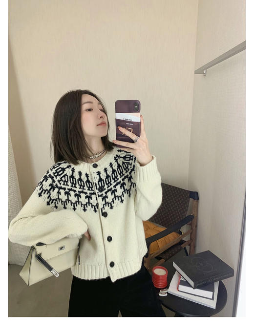 北欧风费尔岛毛衣 明星路演同款 轻盈舒适 进口羊毛面料 云朵般的触感 略带线条感的廓形 不臃肿不拖沓 商品图7