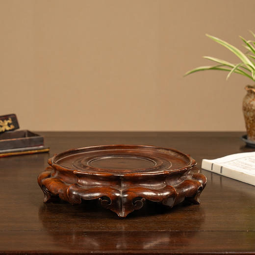 清 红木整挖云纹足菱口器座 商品图4