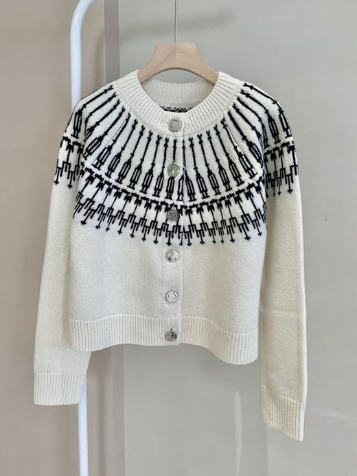 北欧风费尔岛毛衣 明星路演同款 轻盈舒适 进口羊毛面料 云朵般的触感 略带线条感的廓形 不臃肿不拖沓 商品图12