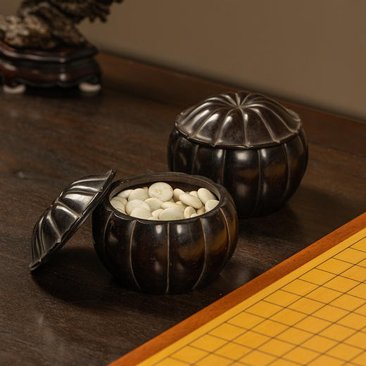清中期 紫檀木雕瓜棱形围棋罐（一对） 商品图1