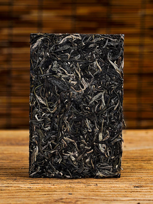 【君临天下】2024年头春头采易武刮风寨核心黑水梁子古树茶，精微高端产区一匹黑马！独具魅力的原始森林野韵，大分量1000克/砖 拍5发6 商品图7