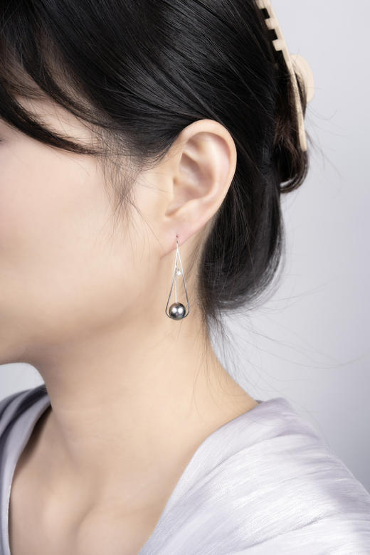 「平衡」大溪地黑珍珠18k金耳环 商品图6