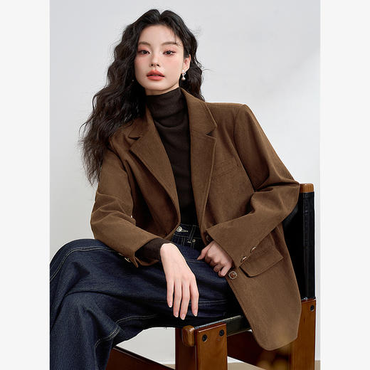 西遇复古棕色灯芯绒外套女新款宽松垫肩翻领做旧西装13542622 商品图0