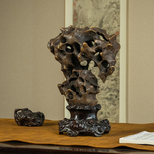 清 太湖石文房赏石（红木座） 商品图0