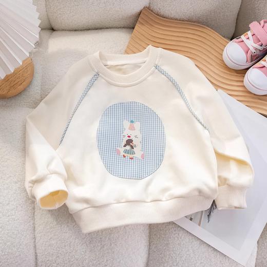 【可爱小兔图案与阔腿刺绣小狗牛仔裤相搭，萌趣十足】女童秋季韩版卫衣套装 新款卡通可爱小兔上衣 阔腿刺绣小狗牛仔裤-QQ 商品图2