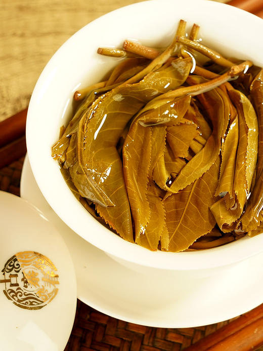 【掌柜私藏冰岛老寨】2015年冰岛老寨古树纯料 超级稀有一饼难求十年陈357克/饼，5饼/提，拍5发6 商品图4