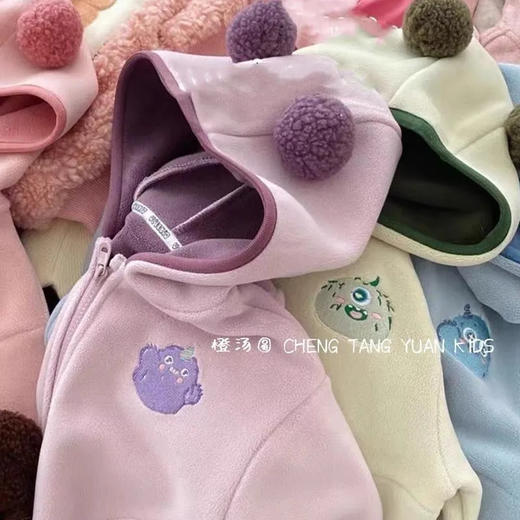 【可爱卡通设计，毛绒材质保暖加厚，男女童均可穿着】童装秋冬季外套 保暖加厚男女童 宝宝可爱卡通连帽开衫 毛绒衣服-QQ 商品图1