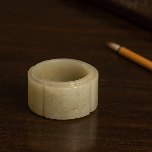 清 玉雕四灵海棠形发箍 商品图4