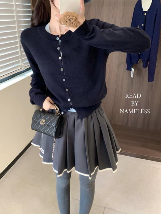 Read Nameless /羊毛混纺藏青拼蓝两件套＋灰色白边logo百褶裙 2024/10/19 商品图3