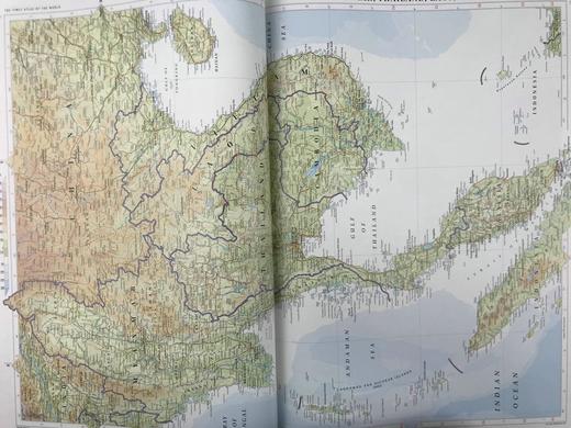 47*33cm特装本！泰晤士世界综合地图集 数百幅彩色插图与地图 精装带书匣 商品图11