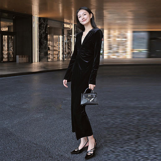 【顺丰包邮】43146 洛诗琳法式黑色丝绒V领褶皱修身显瘦连衣裙8515 商品图1