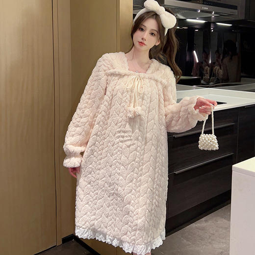 【每一寸肌肤都被温柔对待】秋冬季大码珊瑚绒睡裙睡衣，宽松舒适版型 不挑身形穿着随性惬意，加厚甜美ins公主风胖mm250斤家居服QQ 商品图9