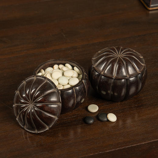 清中期 紫檀木雕瓜棱形围棋罐（一对） 商品图3