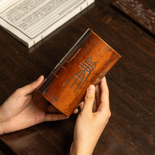 清 竹雕妙笔生花诗文笔筒 商品图1