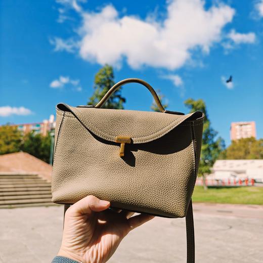 【国内普通仓】Hotend轻奢百搭翅膀包 约25.5*10*16cm （大象灰/焦糖色/黑色） 商品图1