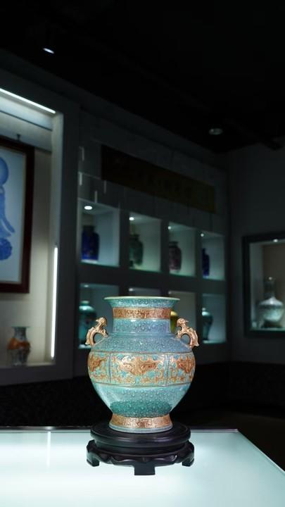 荤炉钧雕刻双耳瓶 商品图0