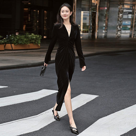 【顺丰包邮】43146 洛诗琳法式黑色丝绒V领褶皱修身显瘦连衣裙8515 商品图0