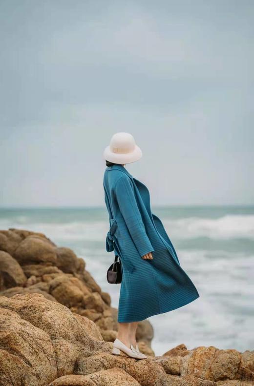 条纹渐变水波纹羊绒呢女长大衣 SJF18W785C 商品图2