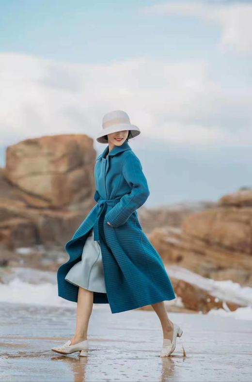 条纹渐变水波纹羊绒呢女长大衣 SJF18W785C 商品图0