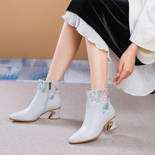 古风配旗袍女鞋复古民族风，刺绣短靴粗跟高跟女靴XC-2005-12 商品图3