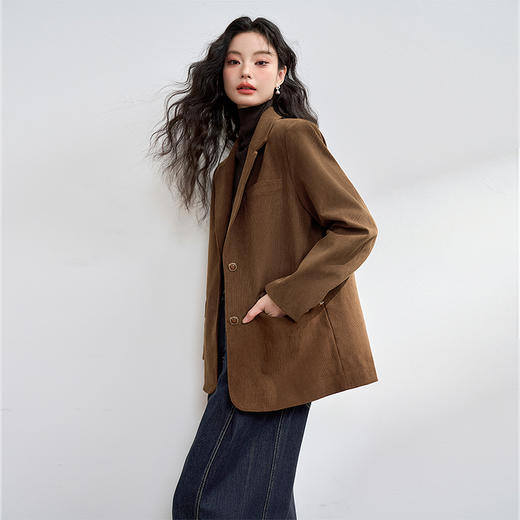 西遇复古棕色灯芯绒外套女新款宽松垫肩翻领做旧西装13542622 商品图4