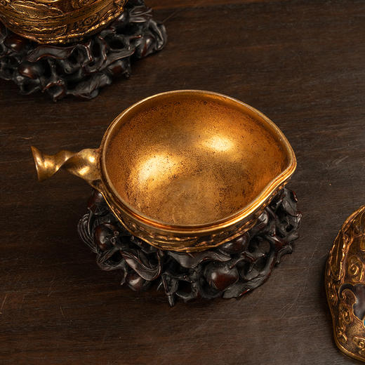 清 铜鎏金烧蓝寿桃形盖盒及红木透雕器座（一对） 商品图3