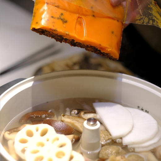 【无添加的牛油火锅底料】新鲜出锅！用料纯正地道 辣而不燥 香不留身！健康无添加的家庭火锅 和家人一起吃吧~ 商品图7