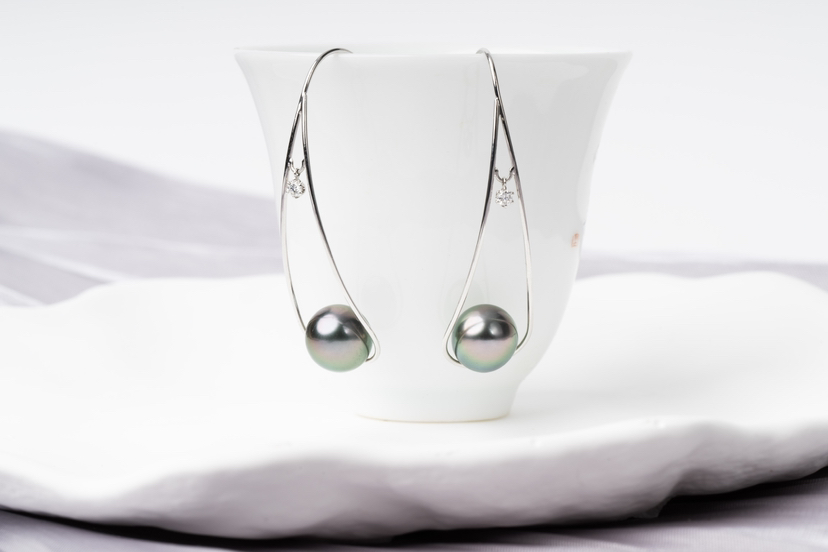 「平衡」大溪地黑珍珠18k金耳环