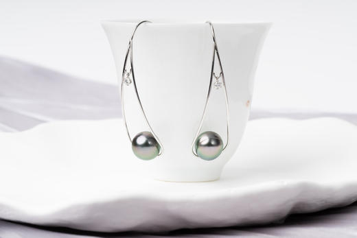 「平衡」大溪地黑珍珠18k金耳环 商品图0