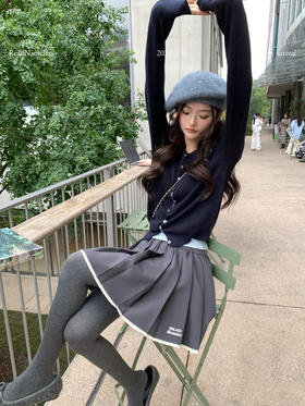 Read Nameless /羊毛混纺藏青拼蓝两件套＋灰色白边logo百褶裙 2024/10/19