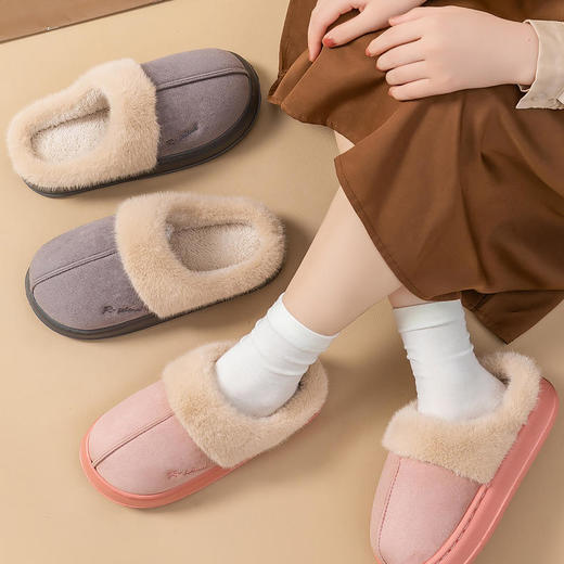 【买一送一，需要拍大一码！！】时尚皮绒棉拖鞋 | 男女同款 加厚内里 防滑耐磨 百搭耐脏好打理 商品图3