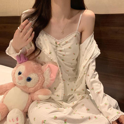 【温柔白月光，碎花吊带三件套】新款长袖睡衣女春秋款季，不挑身材亲肤舒适，仿棉纯欲风性感碎花带胸垫三件套装QQ 商品图4