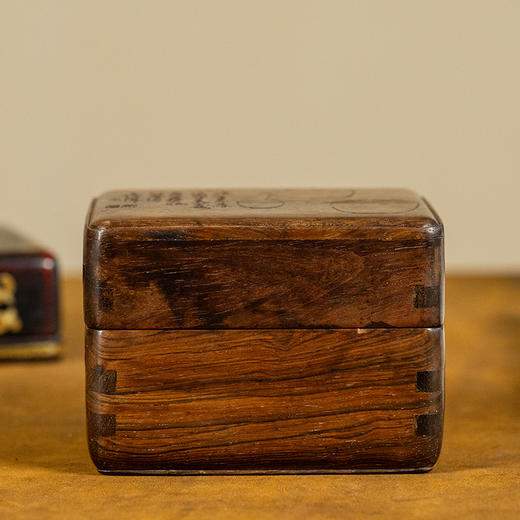 民国 红木阴刻清供诗文盖盒 商品图0