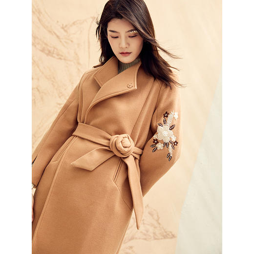 Famecoco范可儿范可儿赫本风羊毛大衣长款女轻熟收腰呢子外套F188AC030 商品图3