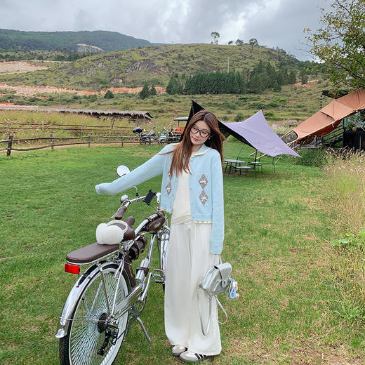 <曾小咸推荐>新品现货秒杀！卖完下架不再补 ！微信粉丝打折价！！甜美温柔风蓝色翻领系扣毛衣 日常169.99 立减80 秒杀89.99！！ 商品图2