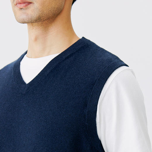 东黎 • 小山羊绒男士秋冬V领纯色马甲套头衫 21S221 商品图5