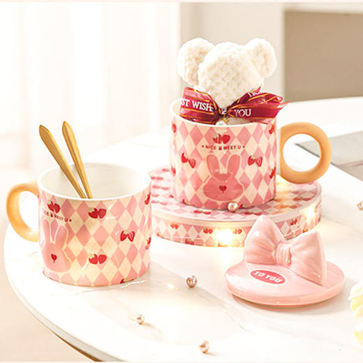 【粉嫩草莓兔创意杯】粉嫩少女心马克杯带盖高颜值家用陶瓷水杯子女生生日礼物礼盒装 商品图3