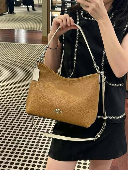 ¥1550🇺🇸苍天啊，这个颜色清仓啊。Coach 新品Laurel流浪包腋下包，Carryall平替来咯 商品图0