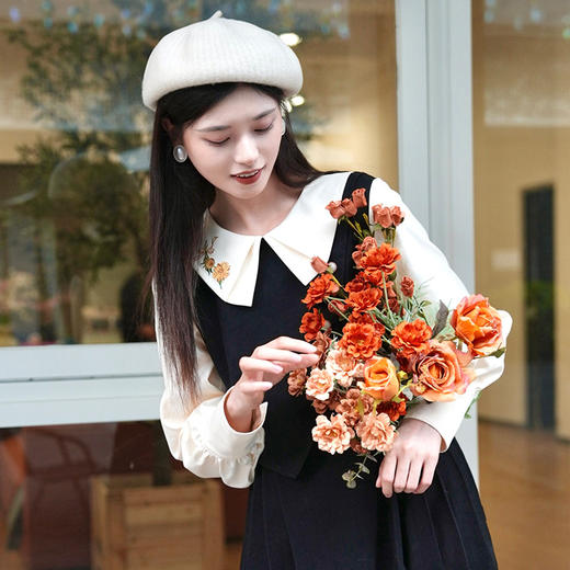 两三事梵高文艺与葵共语2024冬季新款学院风绣花拼色假两件连衣裙 商品图4